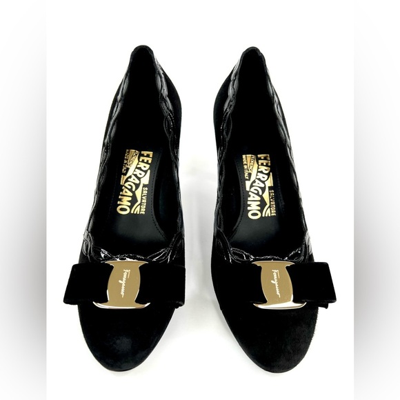 SALVATORE FERRAGAMO CARLA 70mm BLACK SUEDE WITH SCALLOPING TRIM BOW PUMPS SIZE 4 - Picture 3 of 10